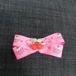 Pink sløjfe med kirsebær
