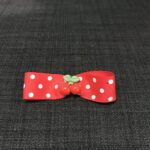 Lille rød sløjfe med cherrys