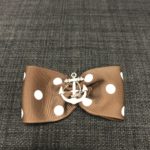 Brun sløjfe med anker