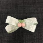 Grøn sløjfe med pink kirsebær